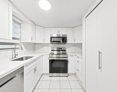 2217 W 69th Street - Photo Thumbnail 6
