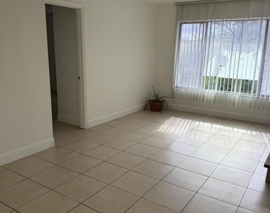 3280 Nw 103rd Terrace - Photo Thumbnail 4