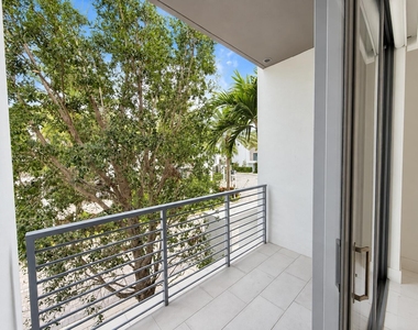 1851 Nw 40th Drive - Photo Thumbnail 7