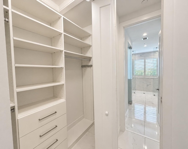 1851 Nw 40th Drive - Photo Thumbnail 8