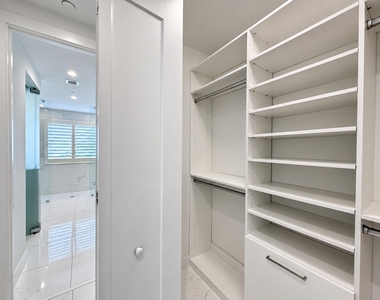 1851 Nw 40th Drive - Photo Thumbnail 9