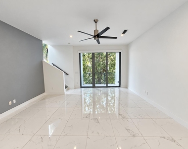 1851 Nw 40th Drive - Photo Thumbnail 6