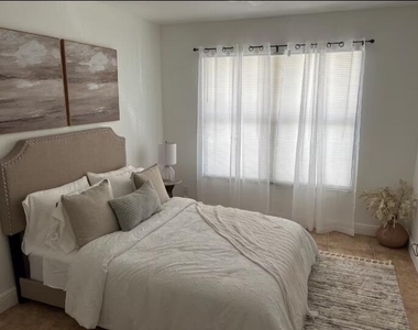 1445 Lake Crystal Drive - Photo Thumbnail 5