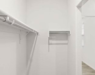 25200 N 151st Drive - Photo Thumbnail 6