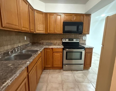 5744 Nw 27th Court - Photo Thumbnail 7