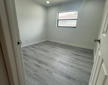 5744 Nw 27th Court - Photo Thumbnail 15