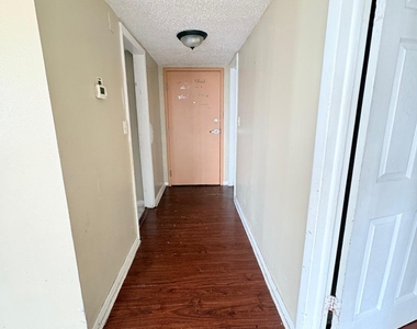 4222 Inverrary Boulevard - Photo Thumbnail 8
