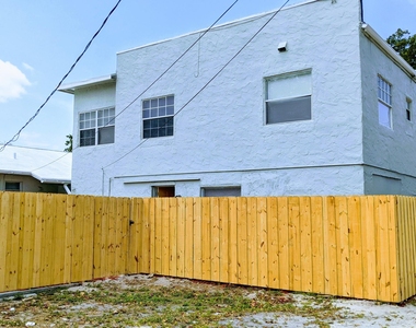 1945 Liberty Street - Photo Thumbnail 28