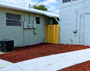 1945 Liberty Street - Photo Thumbnail 26