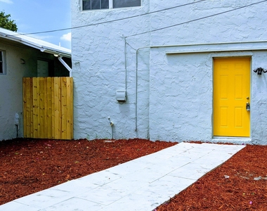 1945 Liberty Street - Photo Thumbnail 27