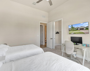 8011 Rowan Terrace - Photo Thumbnail 11