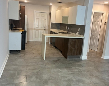 4905 N Flagler Drive - Photo Thumbnail 1