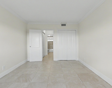 2555 Ne 11th Street - Photo Thumbnail 23