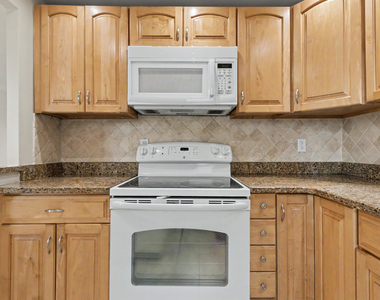 2555 Ne 11th Street - Photo Thumbnail 3