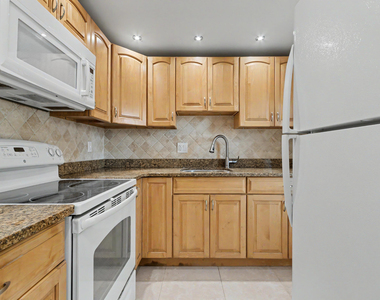 2555 Ne 11th Street - Photo Thumbnail 5