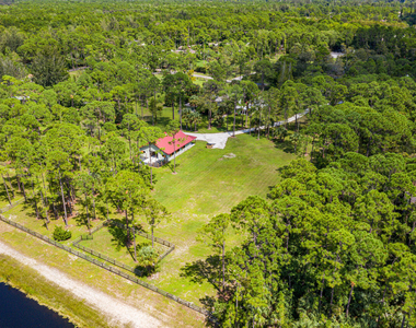 1835 Stallion Drive - Photo Thumbnail 15