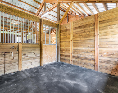 1835 Stallion Drive - Photo Thumbnail 4