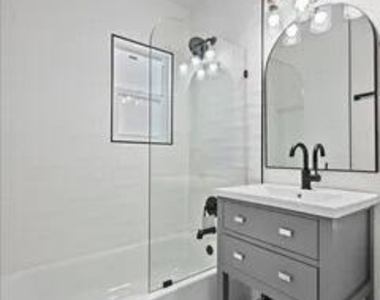 4610 Sunset Boulevard - Photo Thumbnail 15