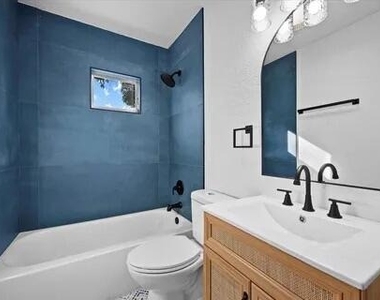 4610 Sunset Boulevard - Photo Thumbnail 11