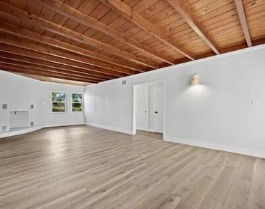 4610 Sunset Boulevard - Photo Thumbnail 8