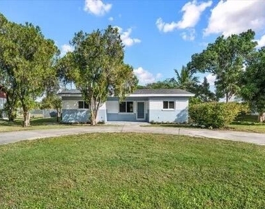 4610 Sunset Boulevard - Photo Thumbnail 1