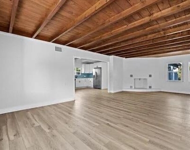 4610 Sunset Boulevard - Photo Thumbnail 7