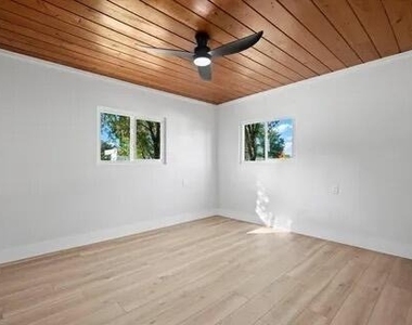 4610 Sunset Boulevard - Photo Thumbnail 9