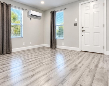 1028 18th Street - Photo Thumbnail 2