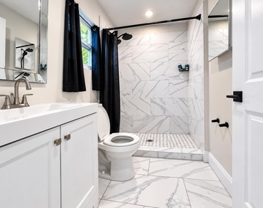1028 18th Street - Photo Thumbnail 12
