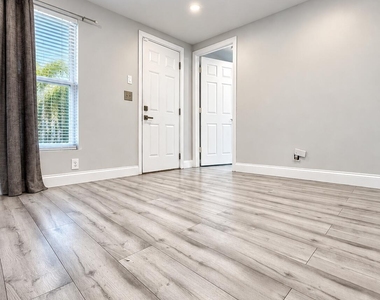 1028 18th Street - Photo Thumbnail 1