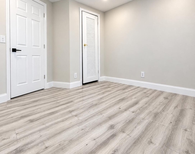 1028 18th Street - Photo Thumbnail 9