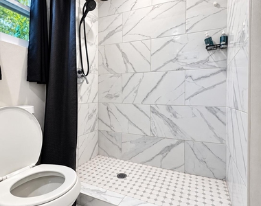 1028 18th Street - Photo Thumbnail 11