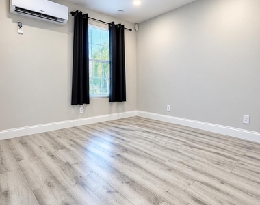 1028 18th Street - Photo Thumbnail 5