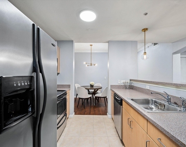 533 Ne 3rd Avenue - Photo Thumbnail 4