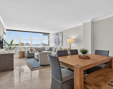800 Se 20th Avenue - Photo Thumbnail 3
