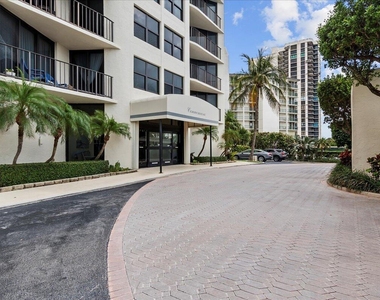 5420 N Ocean Drive - Photo Thumbnail 3