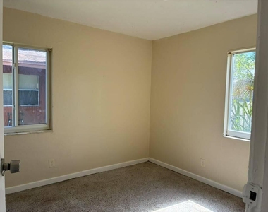 829 Nw 10th Terrace - Photo Thumbnail 1