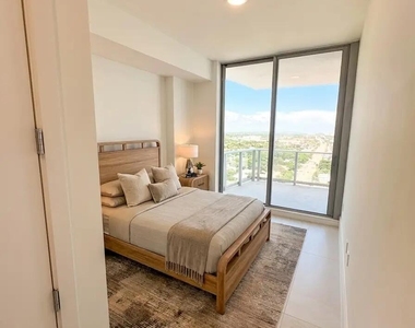 220 Lake Shore Drive - Photo Thumbnail 3
