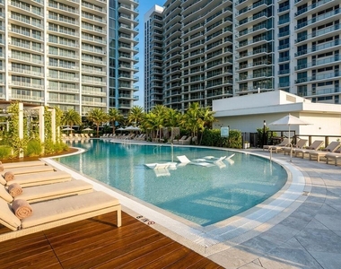 220 Lake Shore Drive - Photo Thumbnail 11