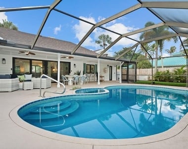 14 Se Paddock Circle - Photo Thumbnail 11