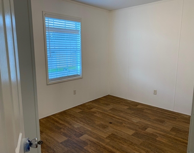 11846 N Branch Road - Photo Thumbnail 15