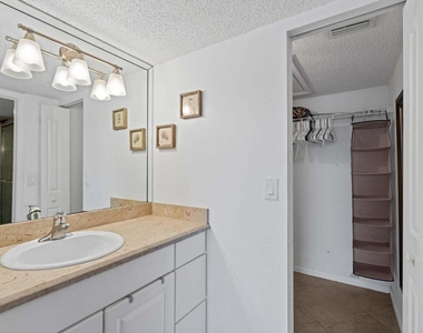 2600 Greenwood Terrace - Photo Thumbnail 10