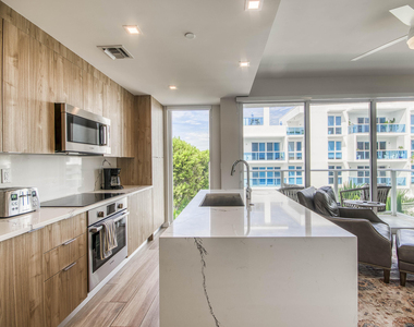 117 Lake Avenue - Photo Thumbnail 3
