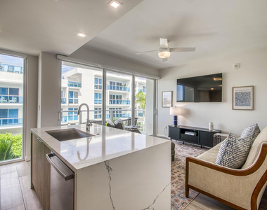 117 Lake Avenue - Photo Thumbnail 4
