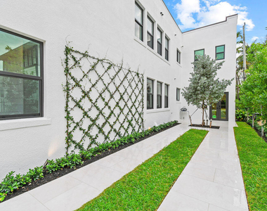 226 Oleander Avenue - Photo Thumbnail 2