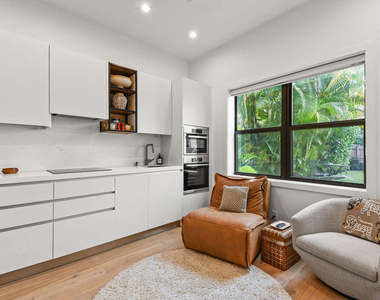 226 Oleander Avenue - Photo Thumbnail 7