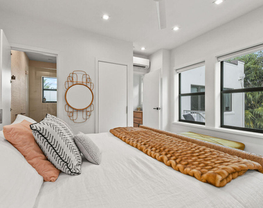 226 Oleander Avenue - Photo Thumbnail 14