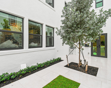 226 Oleander Avenue - Photo Thumbnail 3