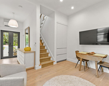 226 Oleander Avenue - Photo Thumbnail 9