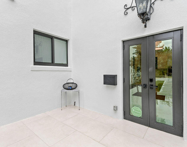 226 Oleander Avenue - Photo Thumbnail 4
